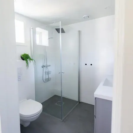 Madelhea Cabin- Seaview