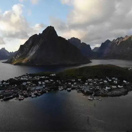 Madelhea Cabin- Seaview * Reine