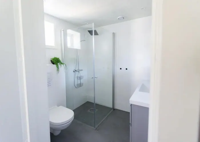 Madelhea Cabin- Seaview