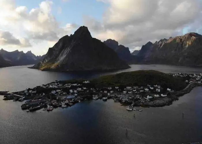 Madelhea Cabin- Seaview * Reine